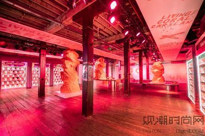 魔都潮妝地標(biāo) 卡姿蘭“美力空間”炫彩亮相，活珊瑚橘唇膏雕塑般登場
